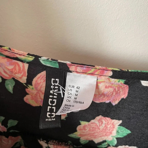 H&M Rose Puff Sleeve Babydoll Dress Black Pink Floral Sz M - Picture 6 of 7